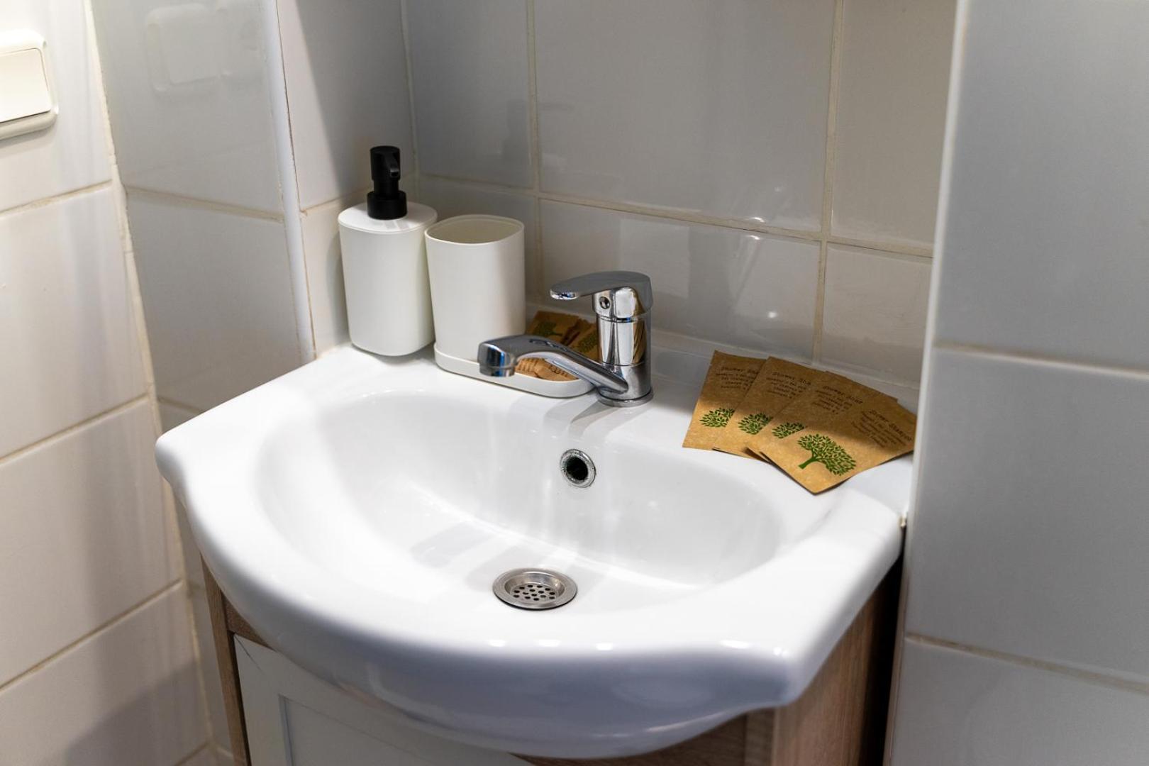 Comfort - Location, Metro Nearby - By Rentujemy Apartament *